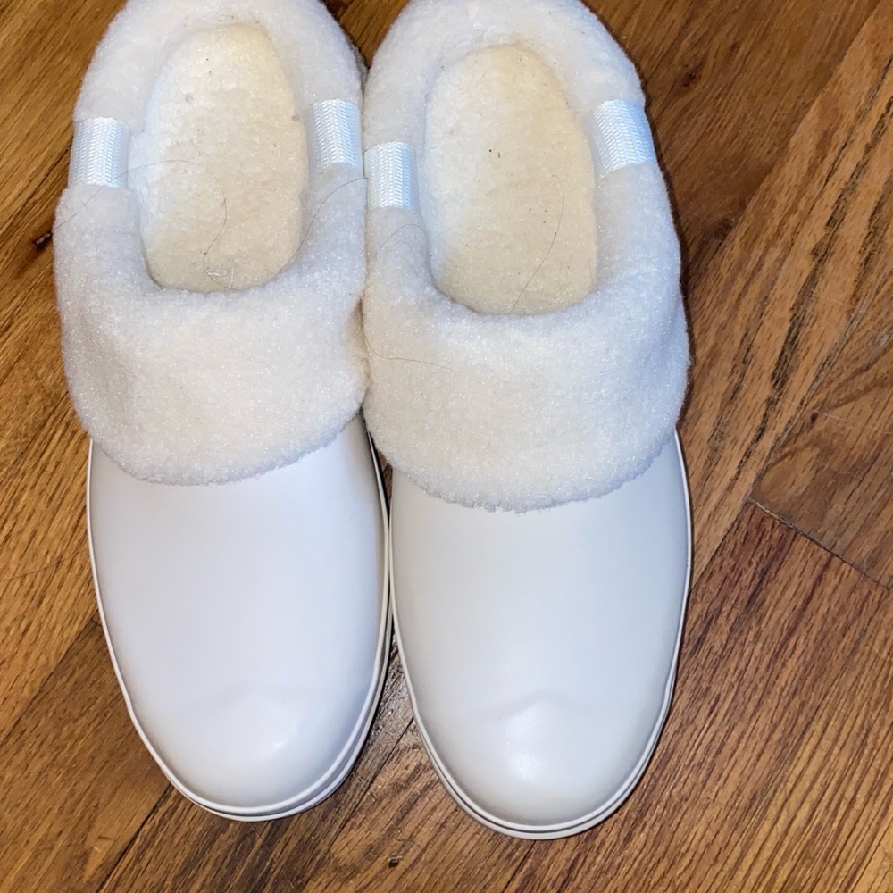 Hunter Play Sherpa Insulated Clogs. Cozy White Willow Size 9 EUC Very CLean